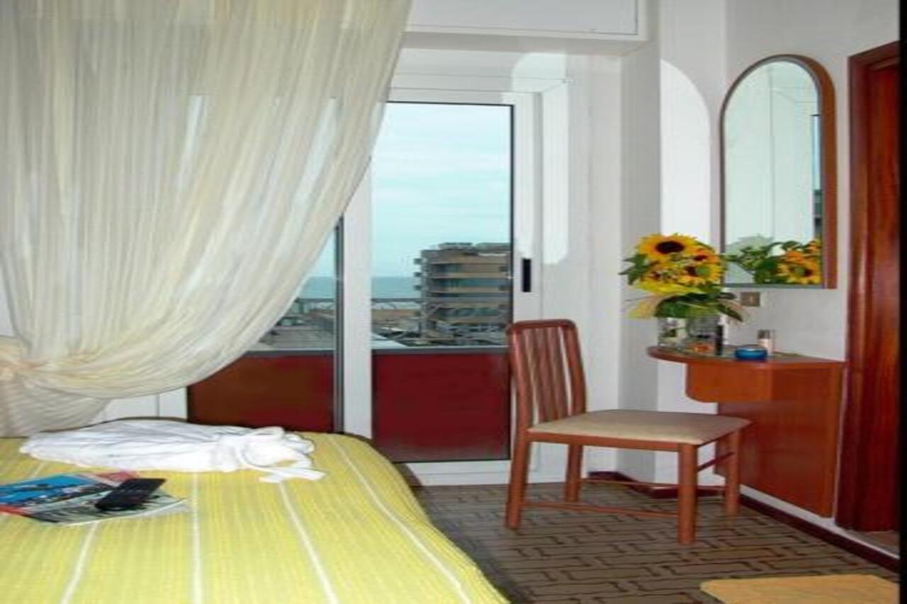 Hotel Alfredo'S Rimini Exteriör bild
